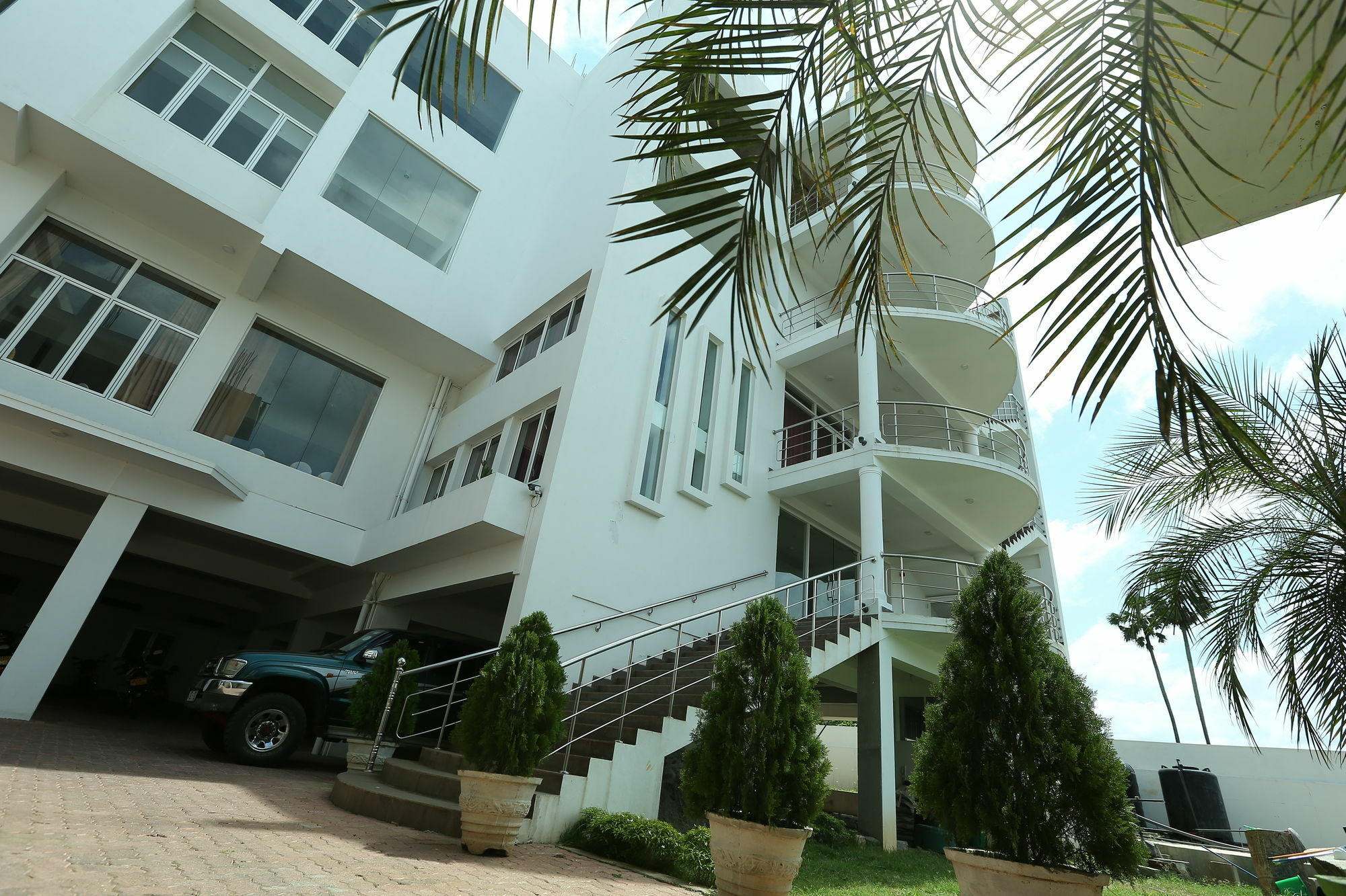 Hotel Oviya Vavuniya Exterior photo